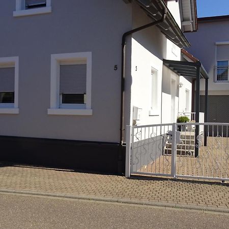 Apartamento Schwarz-Weiss Eintritt in den EP über uns garantiert Rust Exterior foto